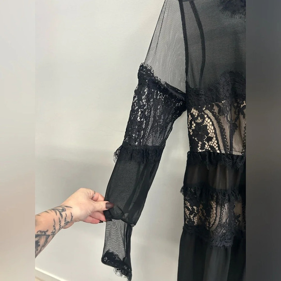 AMAZING delicate long laced dress by FOR LOVE & LEMONS - Picture 6 of 13